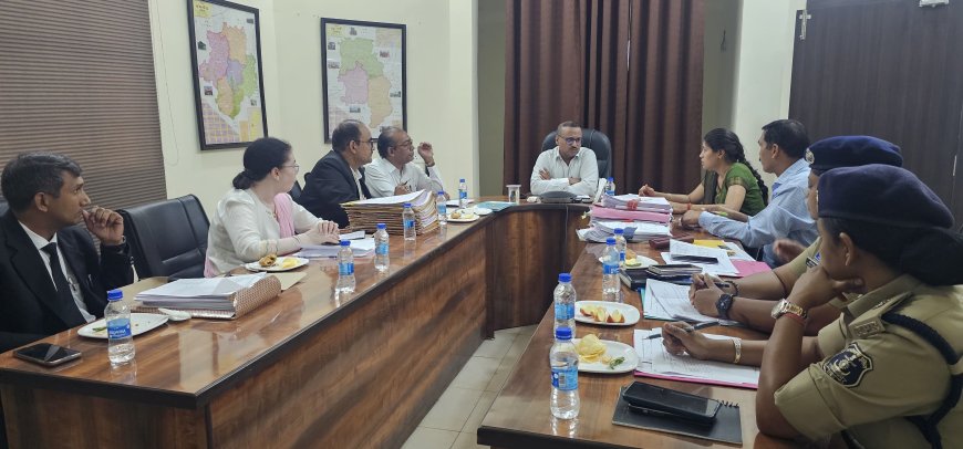 पुलिस महानिरीक्षक दुर्ग रेंज के द्वारा समीक्षा बैठक आयोजित, झूठी शिकायत करने वाले, लोगों को झूठा फसाने वालों के विरुद्ध अभियोजन अधिकारियों को माननीय न्यायालय को प्रतिवेदन देने दिए निर्देश