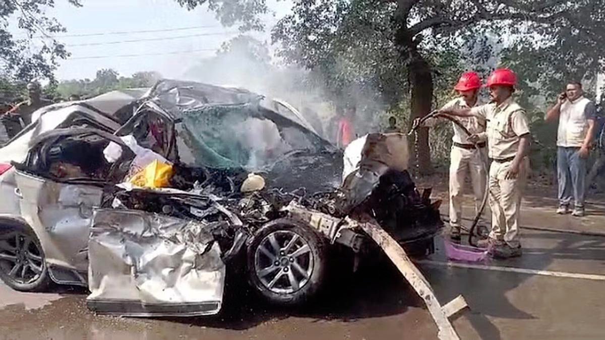 Fatal Accident: ट्रक से भिड़ी बस, 14 लोगों की मौत, 27 गंभीर रूप से घायल