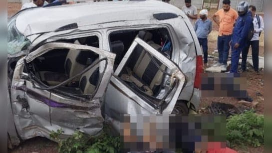 बिलासपुर में भीषण सड़क हादसा: तेज रफ्तार कार दीवार से टकराई, तीन की मौत