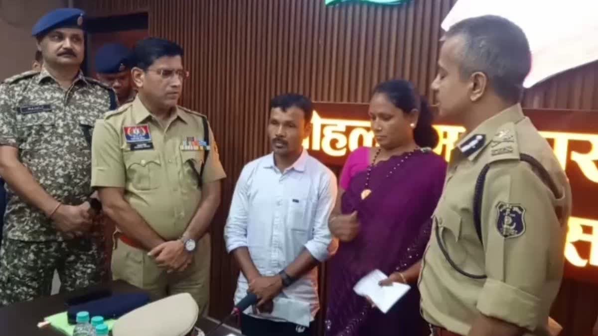 छत्तीसगढ़ में सुरक्षाबलों को मिली बड़ी कामयाबी: खतरनाक नक्सली दम्पत्ती ने डाले हथियार, 13 लाख का था इनाम