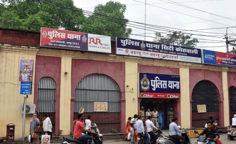 रायपुर में धर्मांतरण की कोशिश: स्कूल के बाहर तीन महिलाएं हिरासत में