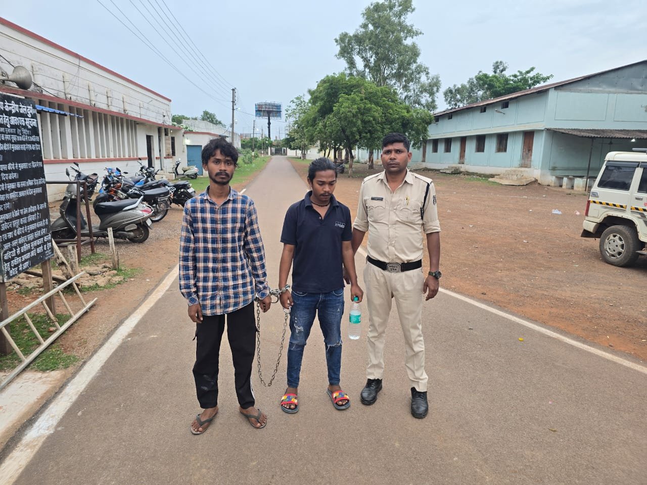 स्मृति नगर पुलिस की कार्रवाई: चाकूबाजी के दो शातिर बदमाश गिरफ्तार