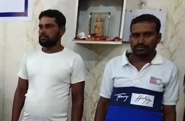 पुलिस चौकी में हंगामा: मारपीट में प्रभारी घायल, दो आरोपी गिरफ्तार