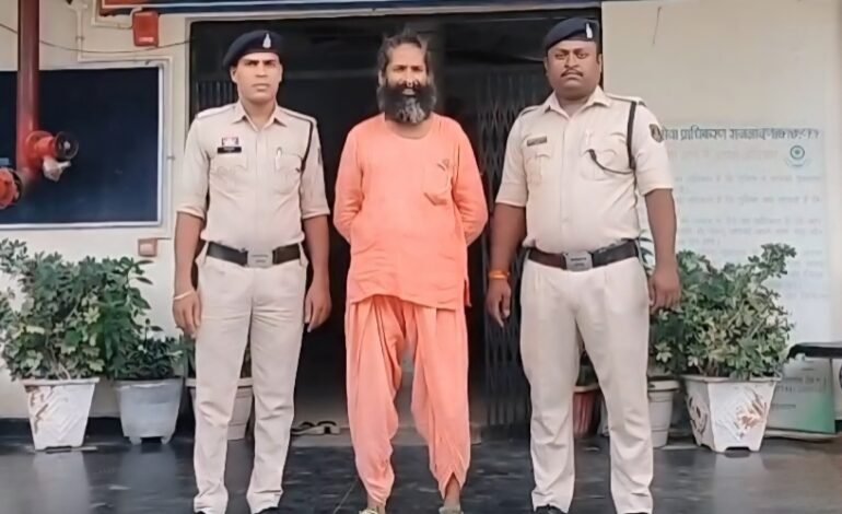 योग आश्रम की आड़ में गांजा तस्करी: डोंगरगढ़ में बाबा गिरफ्तार, 2 किलो गांजा बरामद