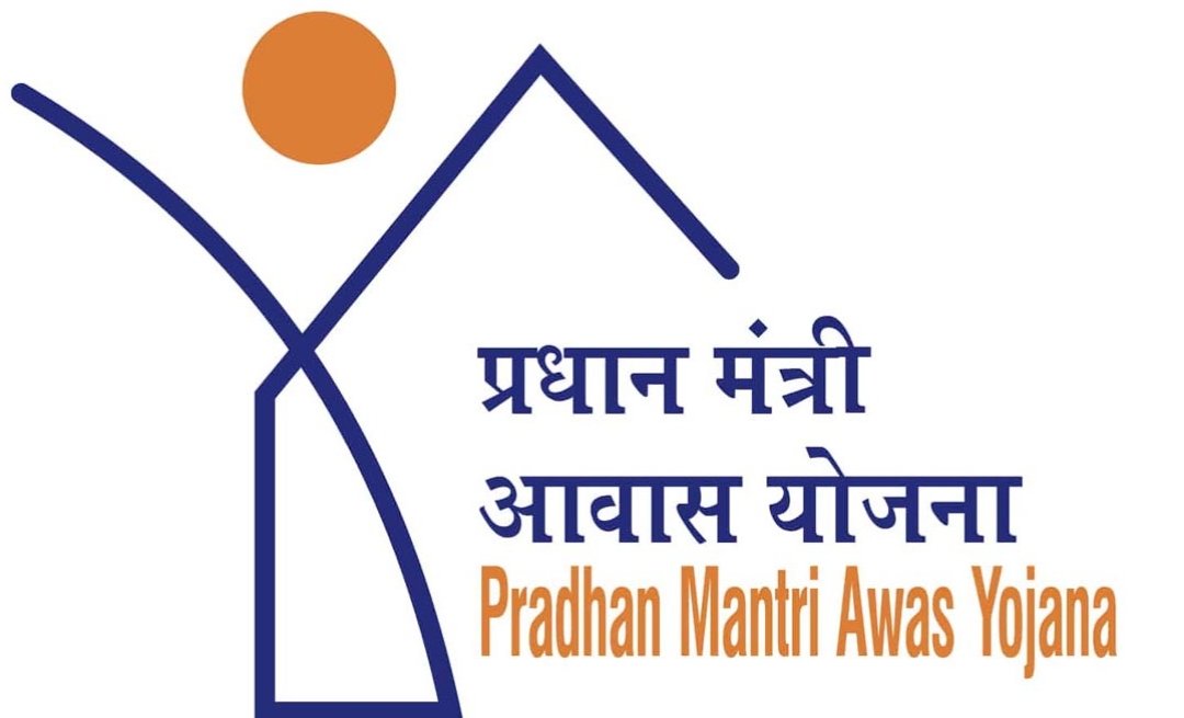 प्रधानमंत्री आवास योजना में घोटाला: पार्षद ने आदिवासी की जमीन हड़पकर पत्नी के नाम कराया आवास