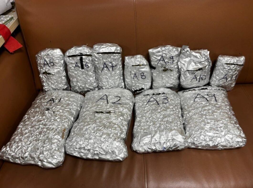 मुंबई एयरपोर्ट पर बड़ी कार्रवाई: 5.11 करोड़ की हाइड्रोपोनिक मारिजुआना जब्त