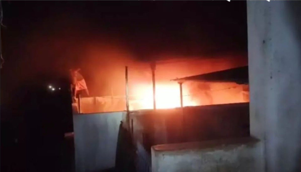 दुर्ग: नंदिनी टाउनशिप में सनसनीखेज वारदात, बदमाशों ने घर को ताला लगाकर लगाई आग, परिवार बाल-बाल बचा