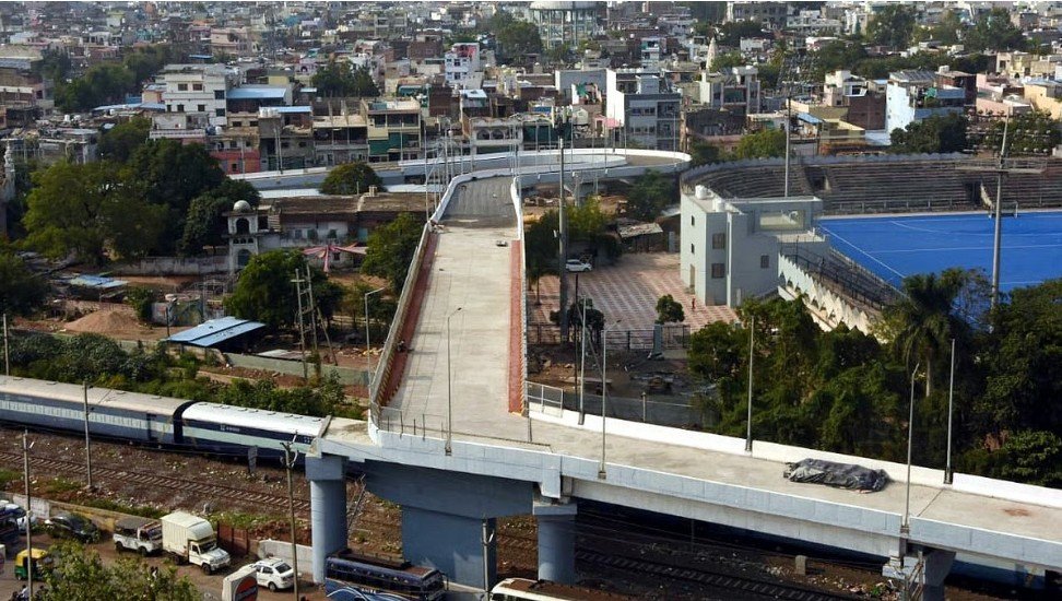 भोपाल: ऐशबाग रेलवे ओवरब्रिज का 90 डिग्री मोड़ बना मुसीबत
