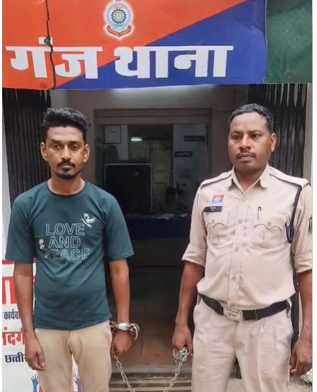 प्रतिबंधित नशीली कफ सिरप और कैप्सूल के साथ एक आरोपी गिरफ्तार