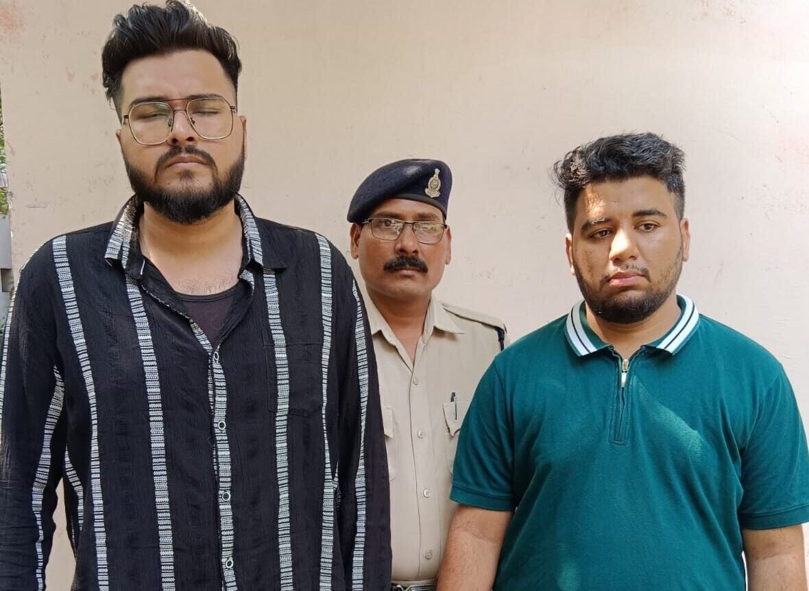 कंपनी के कर्मचारियों ने रची डॉलर चोरी की साजिश, दो गिरफ्तार