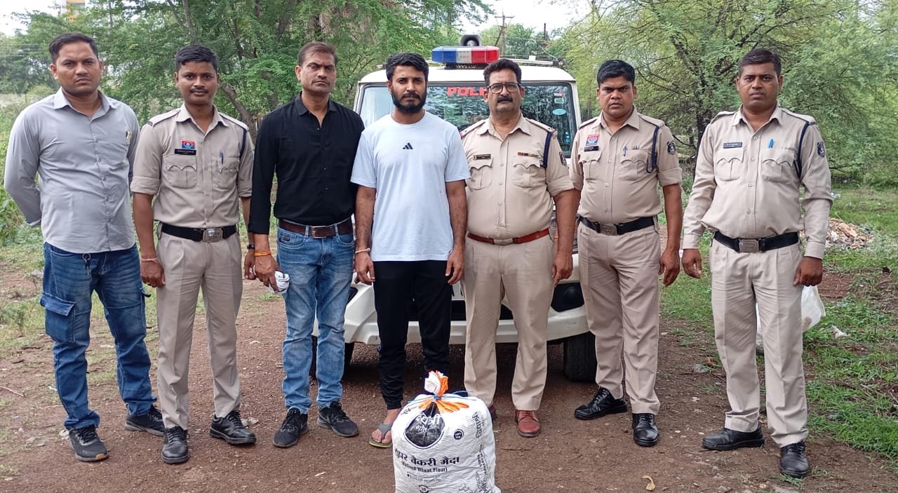 रायपुर पुलिस की बड़ी कार्रवाई: पंडरी का हिस्ट्रीशीटर जमन अली 11 किलो गांजे के साथ गिरफ्तार