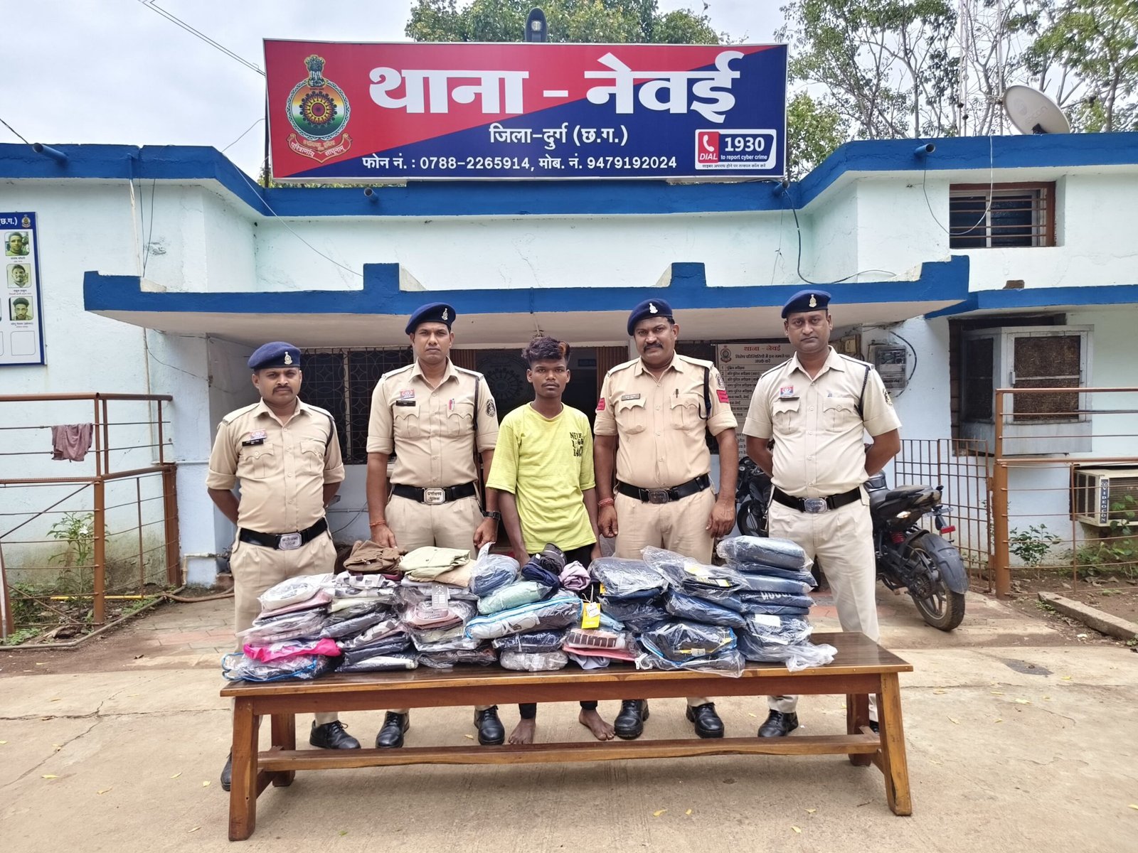 थाना नेवई: कपड़ा दुकान से चोरी करने वाला आरोपी चंद घंटों में गिरफ्तार