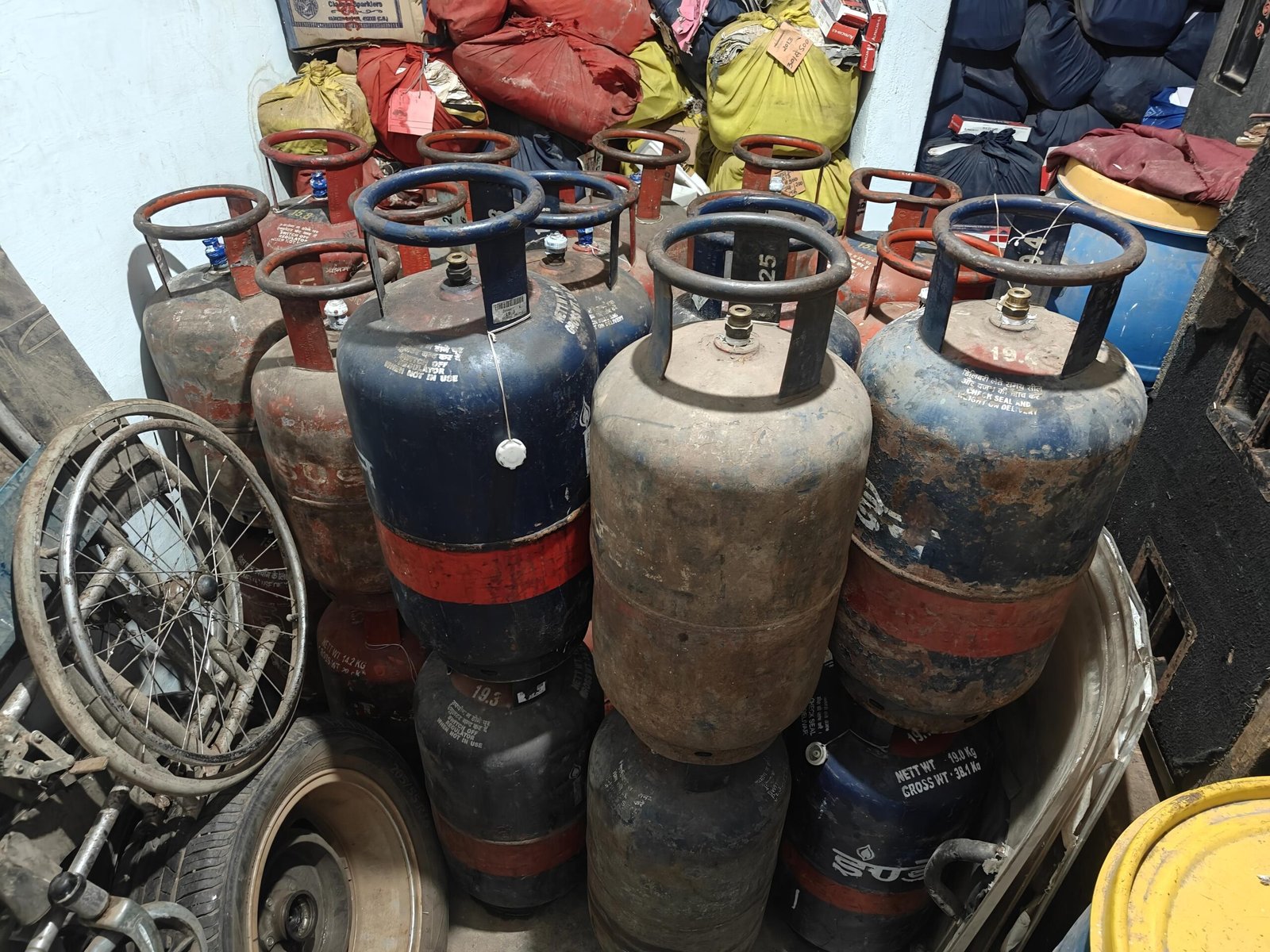 दुर्ग: अवैध गैस सिलेंडर रिफिलिंग रैकेट का भंडाफोड़, एक आरोपी गिरफ्तार