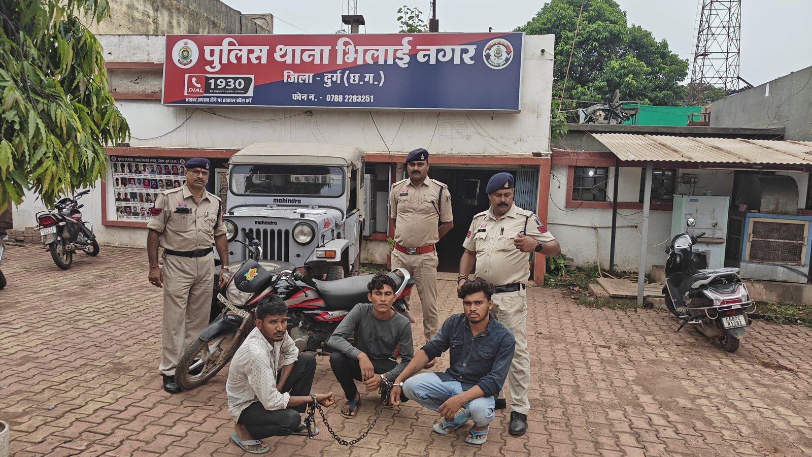 भिलाई नगर: सशक्त ऐप की मदद से चोरी की महिंद्रा जीप बरामद, तीन आरोपी गिरफ्तार