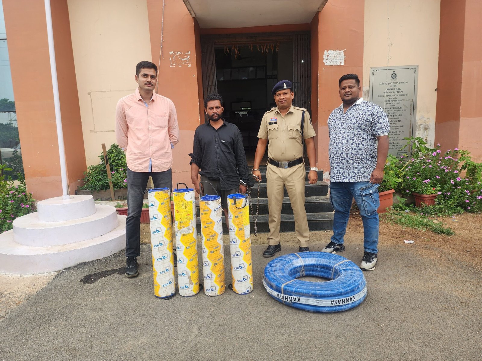 रायपुर: सबमर्सिबल पंप चोरी के फरार आरोपी धर्मेंद्र उर्फ विक्का गिरफ्तार, 4 पंप और रोल पाइप बरामद