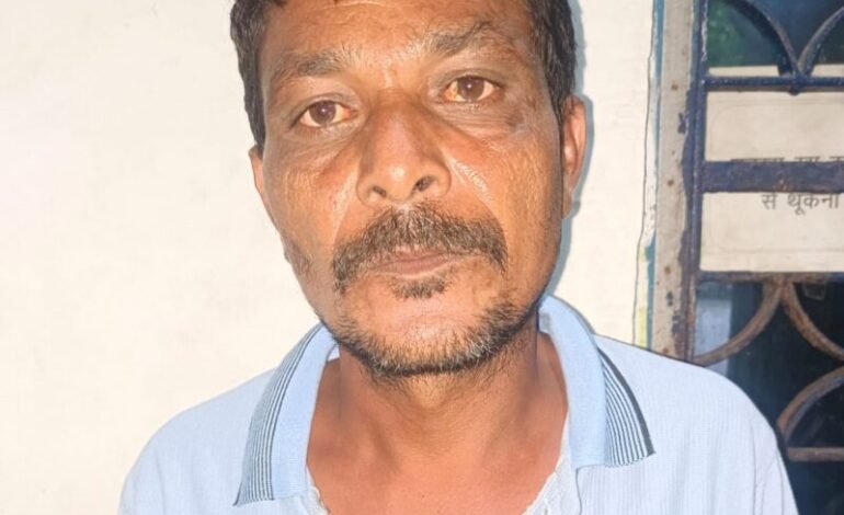 चाकू से वार करने वाले आरोपी मानिकचंद बरवे और उसके पुत्र गिरफ्तार