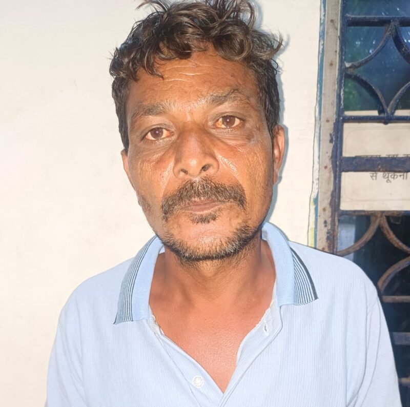 चाकू से वार करने वाले आरोपी मानिकचंद बरवे और उसके पुत्र गिरफ्तार