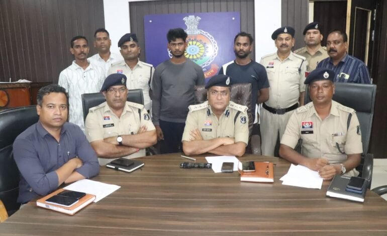 दुर्ग पुलिस की बड़ी कामयाबी: 12 घंटे में सुलझा अंधा कत्ल, दो चचेरे भाई गिरफ्तार