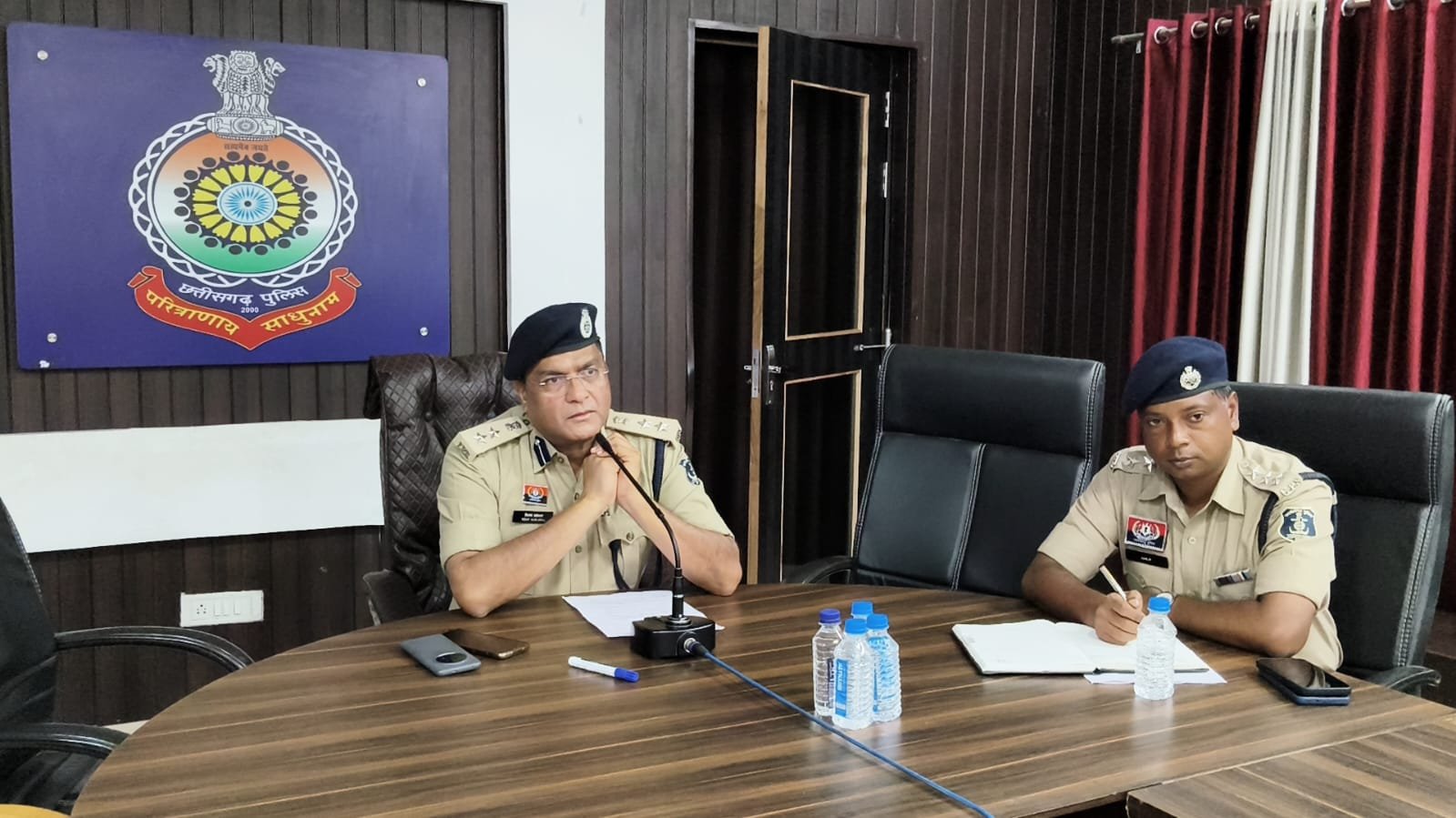 दुर्ग: वरिष्ठ पुलिस अधीक्षक ने की लंबित समंस-वारंट की समीक्षा, शत-प्रतिशत तामीली का दिया लक्ष्य