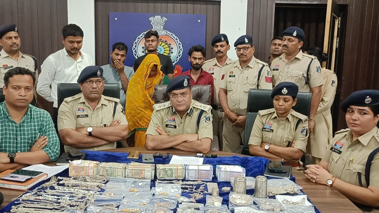 दुर्ग: खंडेलवाल कॉलोनी चोरी कांड का खुलासा, 50 लाख का माल बरामद, अंतराज्यीय चोर गिरोह के 5 गिरफ्तार