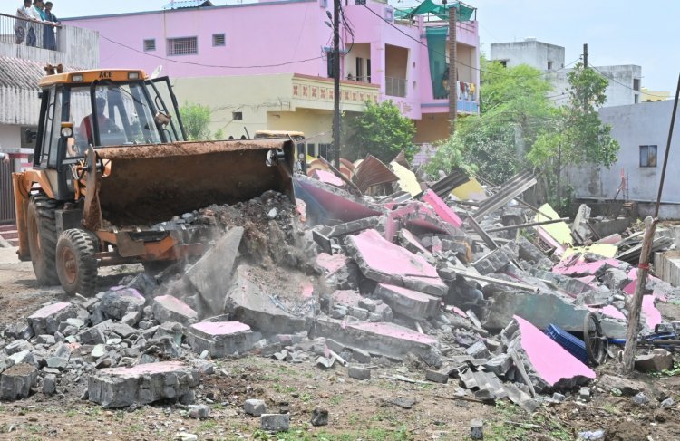 भिलाई निगम की बड़ी कार्रवाई: कोसा नाला के किनारे अवैध कब्जाधारियों को हटाया