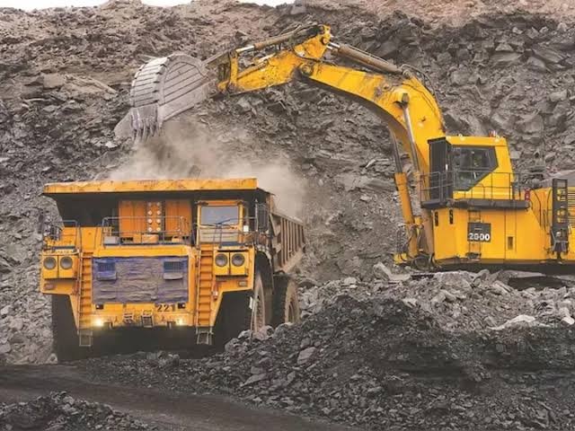 संरक्षित वनों में अवैध ग्रेफाइट खनन: वन विभाग की चुप्पी पर सवाल