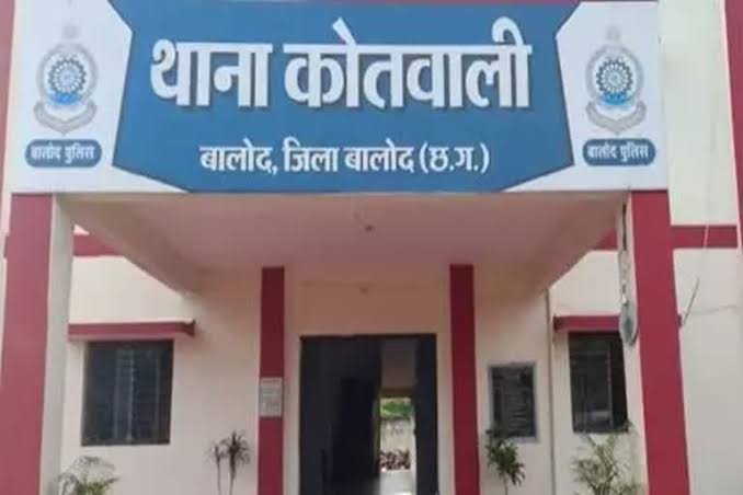 बालोद: मयूर होटल में पुलिस की छापेमारी, बिना पहचान पत्र के दो कपल हिरासत में, जांच जारी