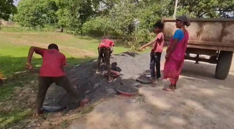 पेंड्रा में सीसी रोड निर्माण कार्य में बालश्रम का खुलासा, पंचायत सचिव पर गंभीर आरोप