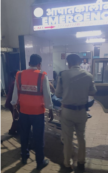 यातायात पुलिस दुर्ग की त्वरित कार्रवाई: सीपीआर देकर बचाई व्यक्ति की जान