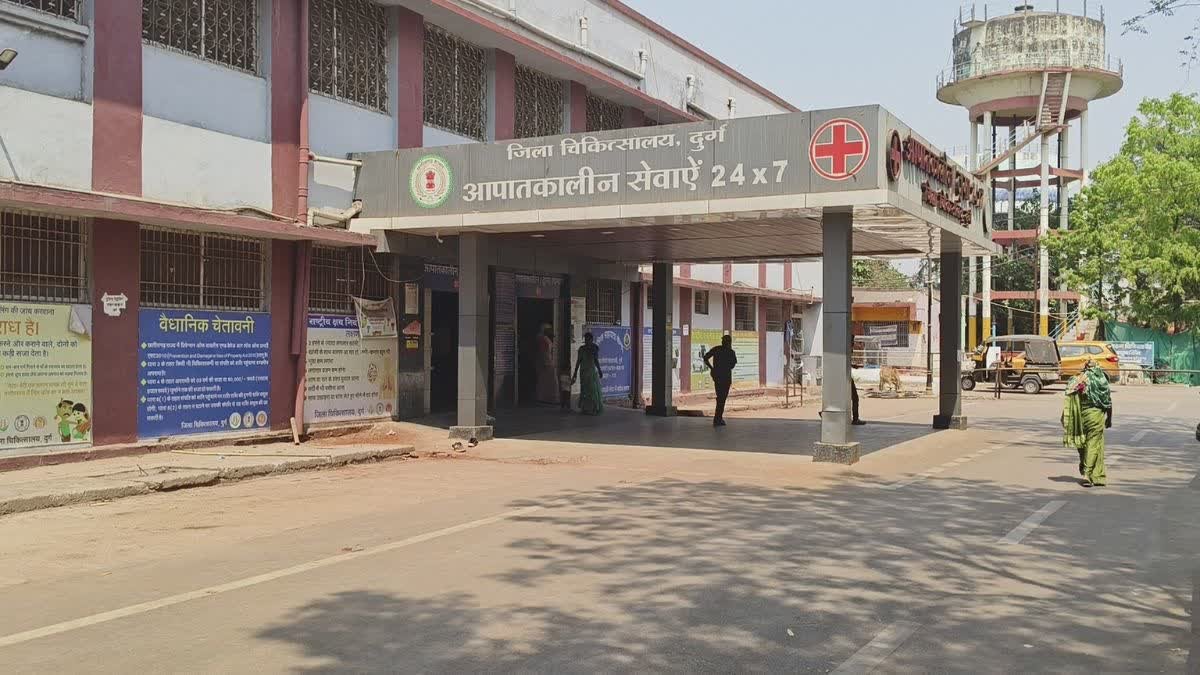 दुर्ग में असामाजिक तत्व पर पुलिस की कार्रवाई: जिला अस्पताल के पास चाकू लहराने वाला किशोर पकड़ा गया