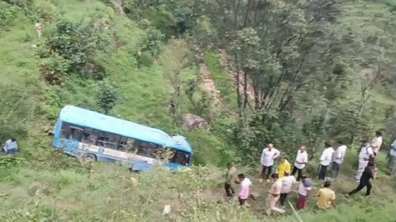 हिमाचल बस हादसा: खाई में गिरी HRTC बस, आठ की मौत