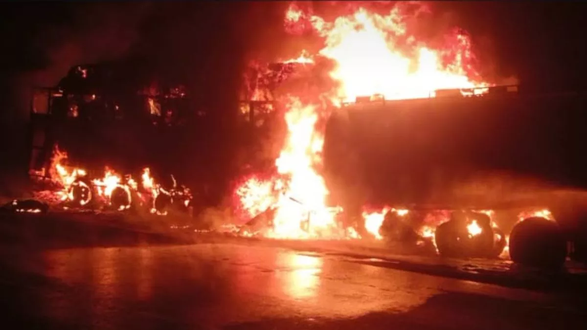 चंडीगढ़: लालडू में ढाबे के पास तेल टैंकरों में लगी भीषण आग, अफरा-तफरी का माहौल