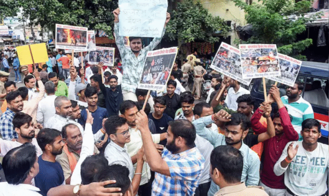 बांग्लादेश में हिंसा: शेख हसीना के समर्थकों का पुलिस के साथ टकराव, चार की मौत