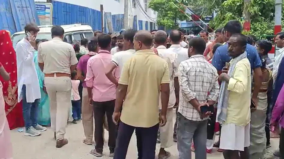 बेगूसराय में दिनदहाड़े गोलीबारी: एक युवक की मौत, दो गंभीर रूप से घायल