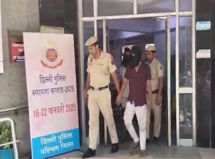 दिल्ली पुलिस ने कुख्यात लुटेरों विकास उर्फ जैकी और अंकित उर्फ केकड़ को किया गिरफ्तार