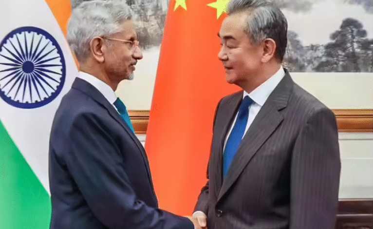 भारत-चीन संबंध: शतरंज की चालों का खेल