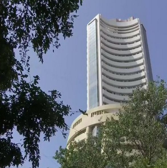 Nifty, Sensex सपाट खुले: FPI बिकवाली और रिलायंस के तिमाही नतीजों पर नजर