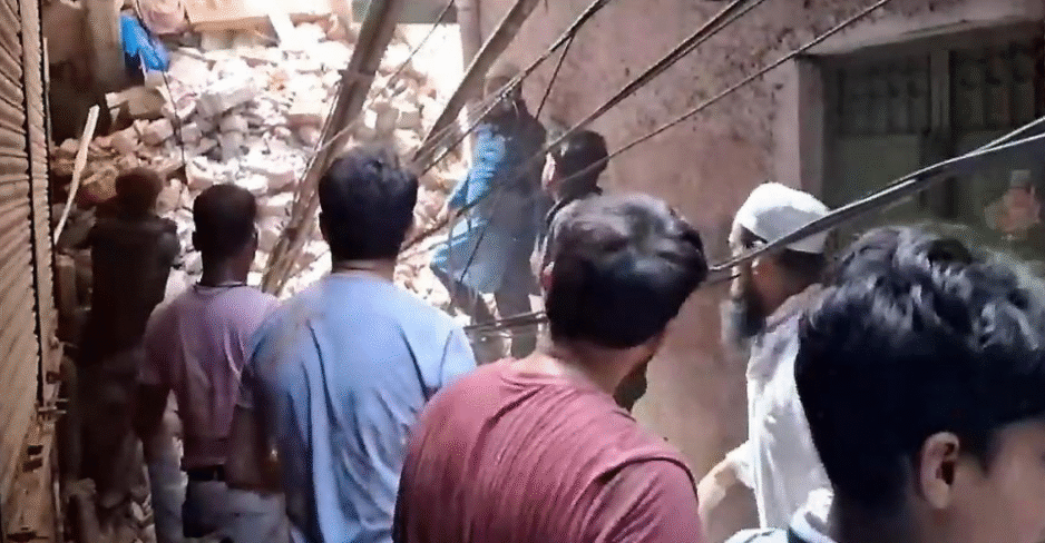 दिल्ली में चार मंजिला इमारत ढही: कम से कम दो की मौत, आठ घायल