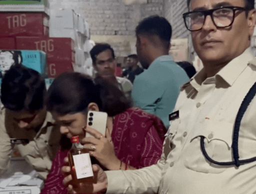 लालपुर शराब घोटाला: कर्मचारियों का सिंडिकेट पकड़ा, सीसीटीवी बंद कर महंगी बोतल में सस्ती शराब मिलाने का खेल, मुख्य आरोपी 22 दिन बाद गिरफ्तार