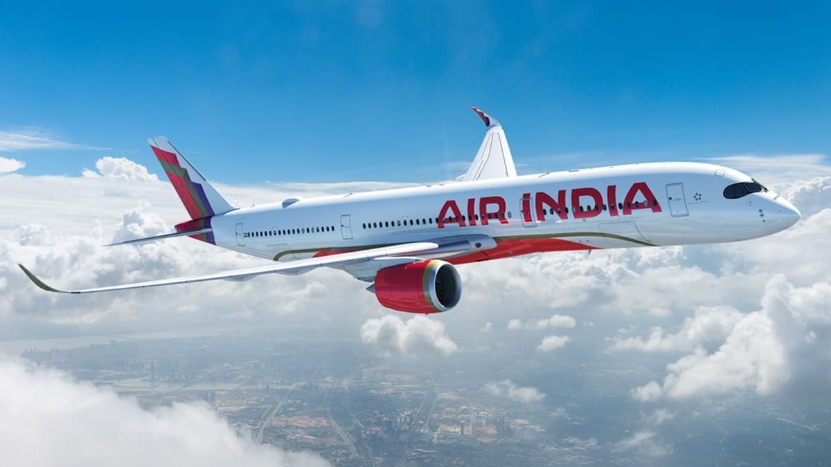 रनवे पर कंटेनर से टकराया Air India का विमान, बाल-बाल बचे सैकड़ों यात्री