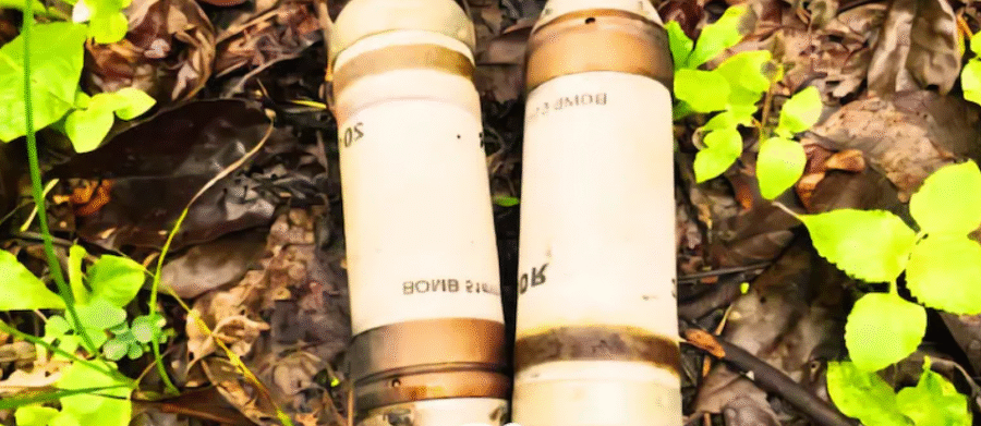 पहाड़ी पर बम जैसी वस्तुओं से हड़कंप, जांच में जुटी पुलिस