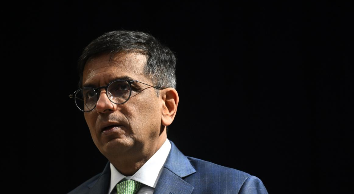 सुप्रीम कोर्ट ने पूर्व CJI चंद्रचूड़ से सरकारी बंगला तुरंत खाली करने की मांग की