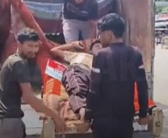 फतेहपुर जिला अस्पताल: ट्रॉमा सेंटर की लचर व्यवस्था उजागर, मरीज को चारपाई पर लाना पड़ा