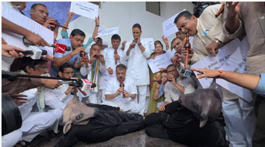 मध्य प्रदेश विधानसभा में भैंस के आगे बीन बजाने का अनोखा प्रदर्शन