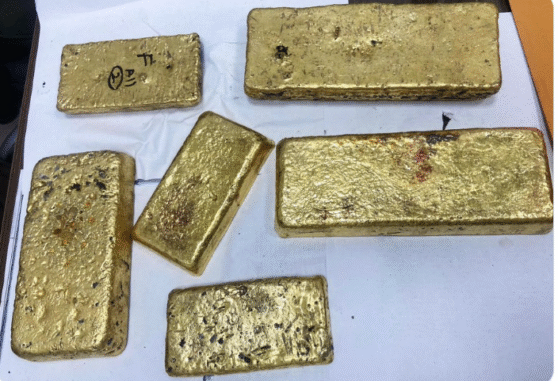 Surat International Airport पर 24.827 किलो सोना जब्त, दो गिरफ्तार