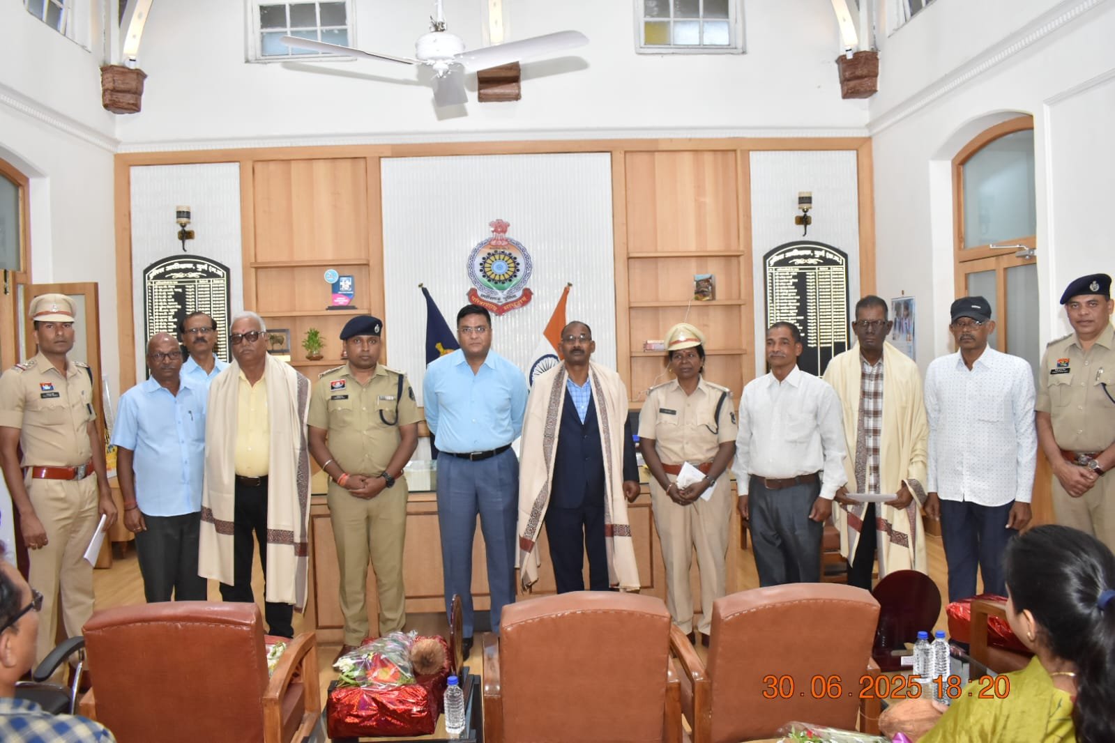 दुर्ग पुलिस ने सेवानिवृत्त अधिकारियों और कर्मचारियों का किया भावपूर्ण सम्मान