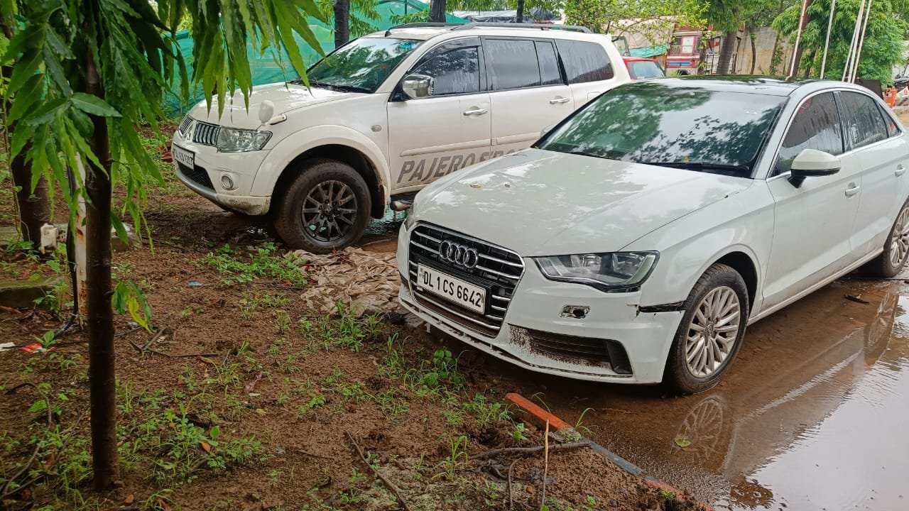 भिलाई में हिस्ट्रीशीटर दीपक नेपाली की दो लग्जरी कारें लावारिस मिलीं, पुलिस ने तेज की तलाश