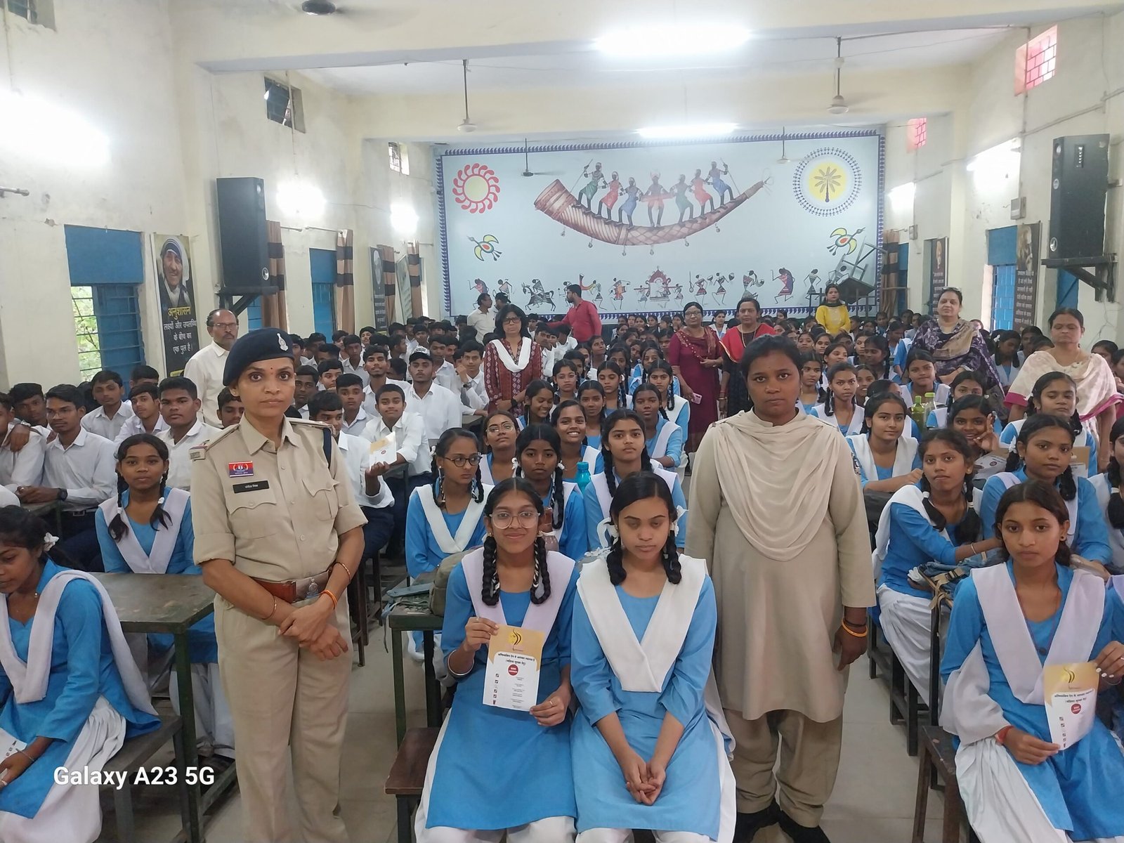 दुर्ग में ऑपरेशन विश्वास: महिला रक्षा टीम ने मरोदा स्कूल में किया जागरूकता कार्यक्रम