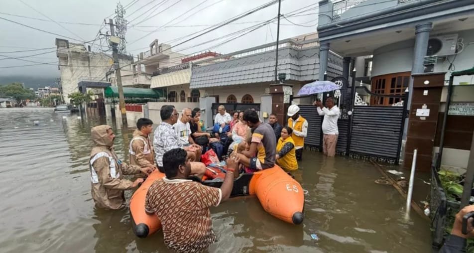 अजमेर में बारिश का कहर: जलभराव से जनजीवन अस्त-व्यस्त, तीन बालिकाओं की दुखद मौत