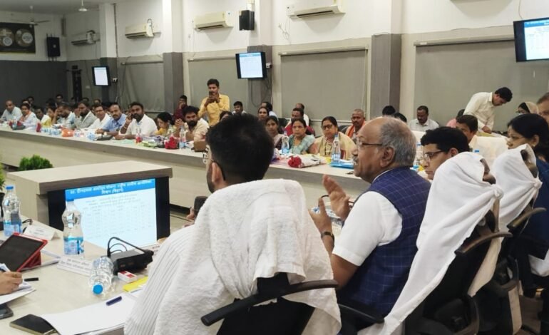 बलौदाबाजार में दिशा समिति की बैठक: केंद्र प्रवर्तित योजनाओं की समीक्षा, विकास पर जोर